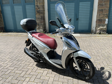 Moderner Motorroller